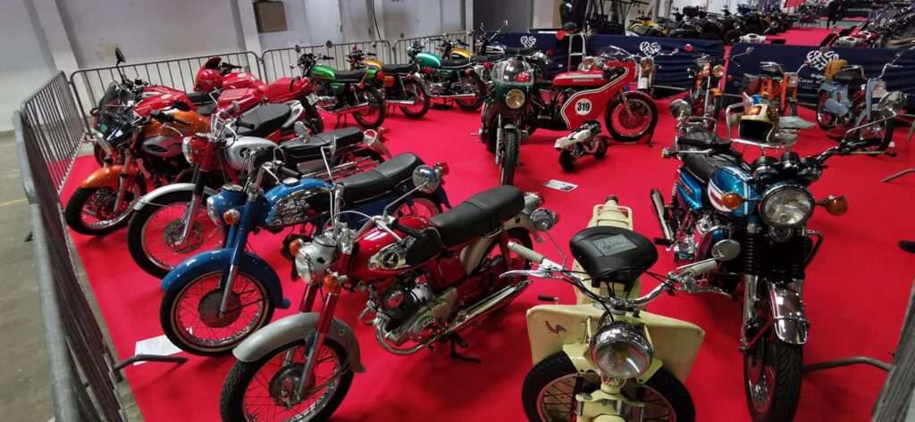 retrolegende le club de moto de frejus saint raphael participera au salon du 2roues de frejus en 2025