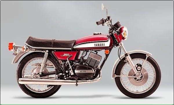 yamaha 350 rd 1973 restaurée par un memebre de retrolegende, le club moto du var est