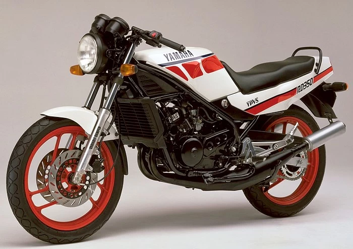 yamaha 350 rdlc4lo d un membre du moto club de frejus